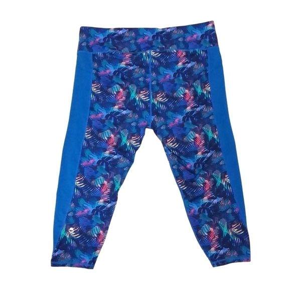 Solspry Inspire Women's Plus Size Tropical Print Performance 3/4 Length Leggings - Picture 6 of 8